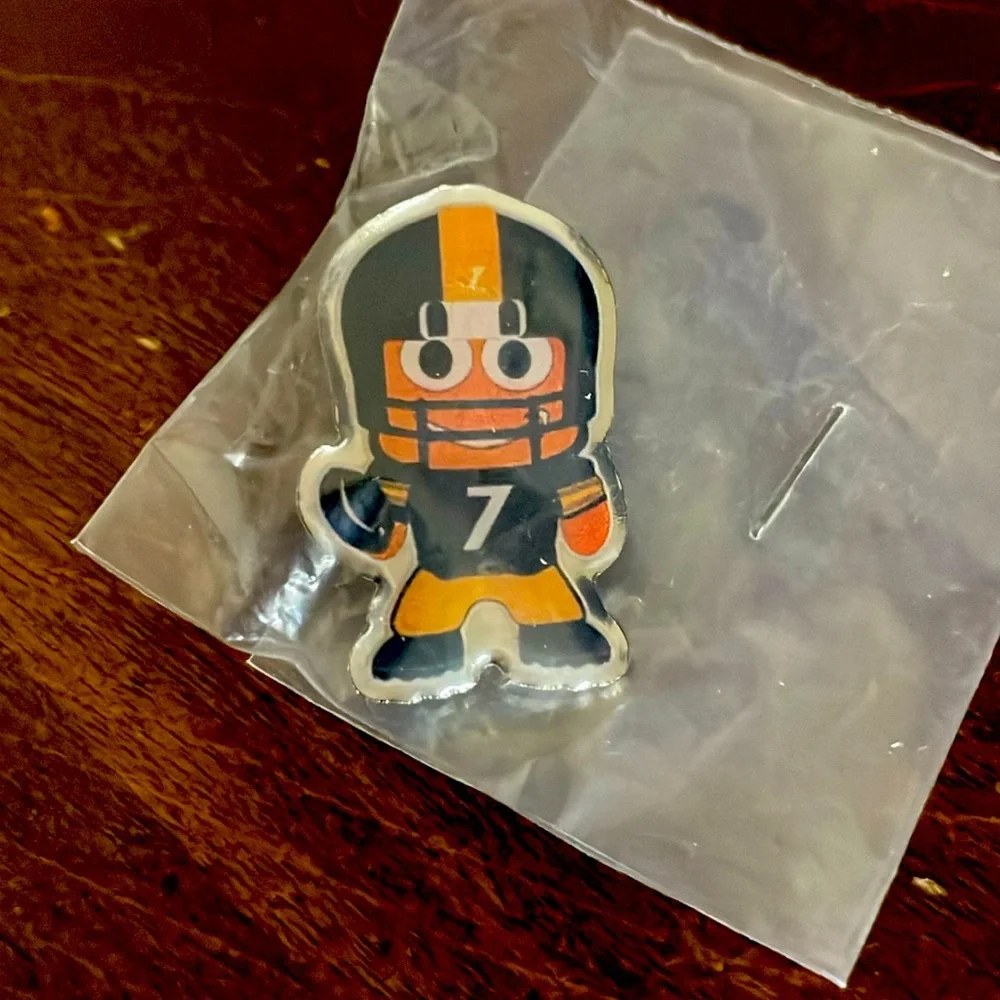 Original Amazon Employee Peccy Pittsburgh Steelers 7 Ben Roethlisberger Pin